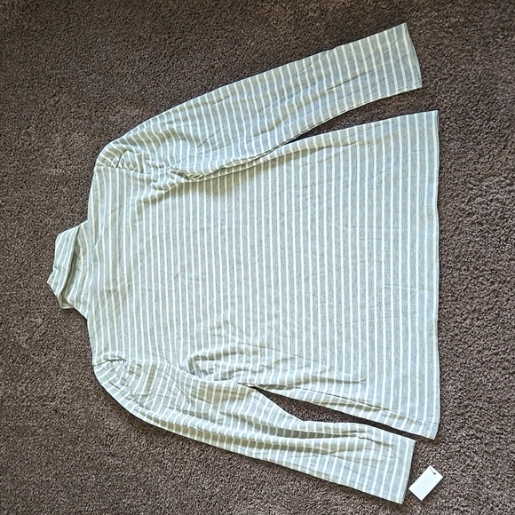 NEW Talbots Gray Cream Ribbed Stripe Turtleneck Top M - Picture 5 of 5